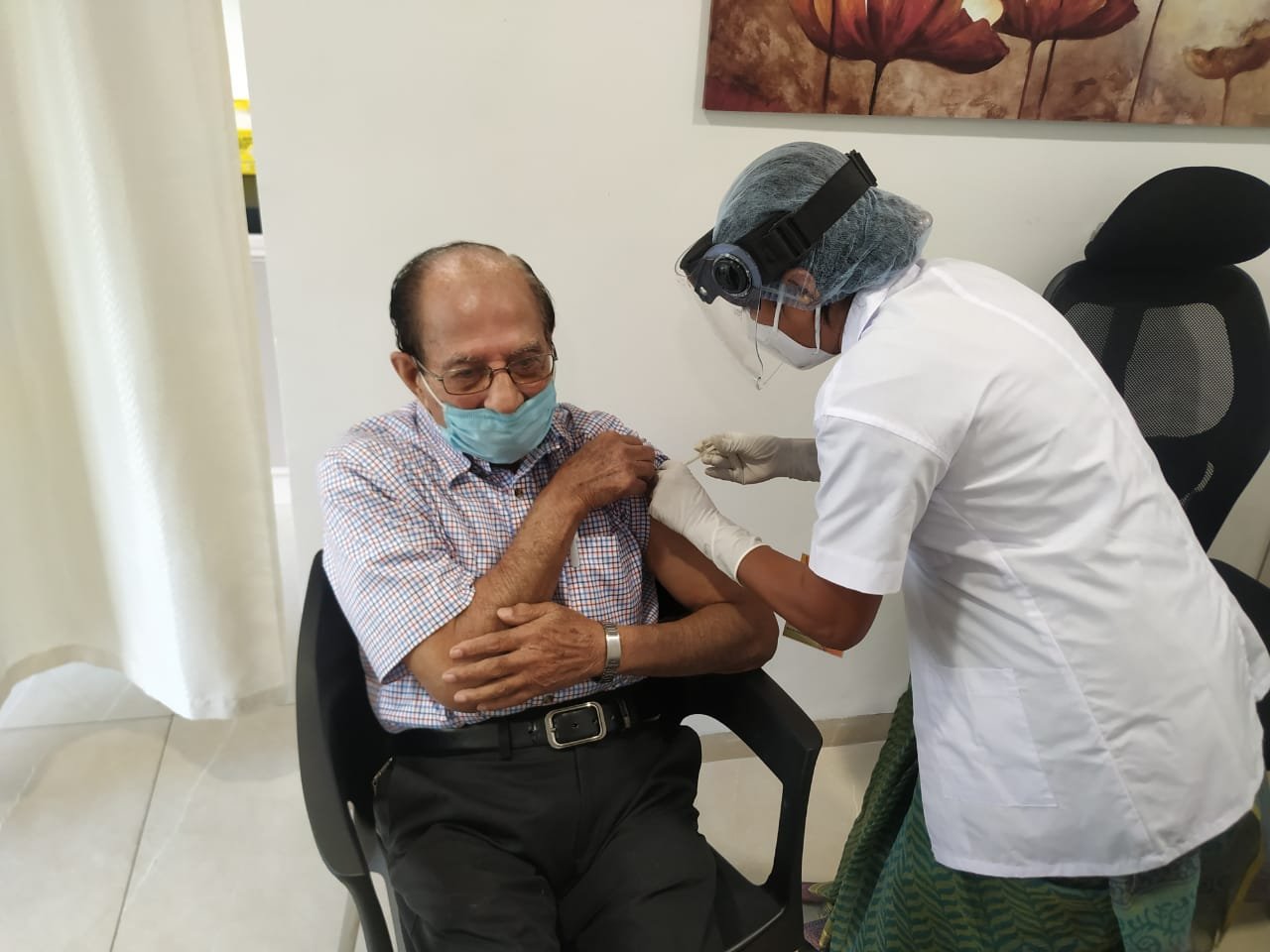 89 year old gynaecologist takes covid vaccine at BAGH